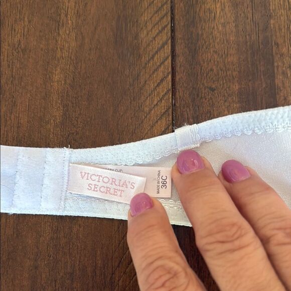 Victoria Secret Vintage Elegant White Lace Strapless Bra - Picture 5 of 7